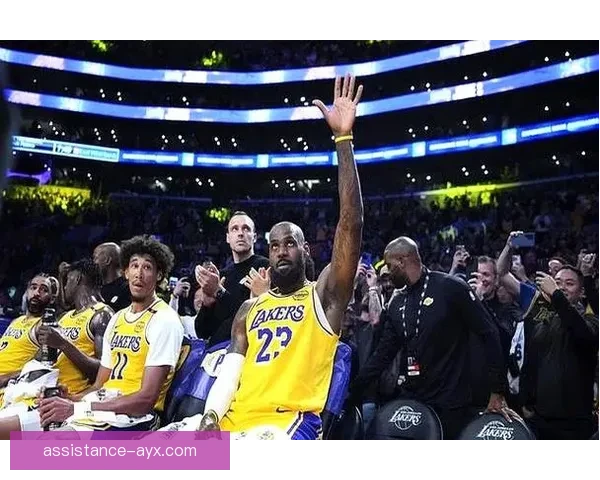 湖人逆转勇士詹姆斯砍三双引爆西部季后赛格局冲击总冠军前景再起波澜