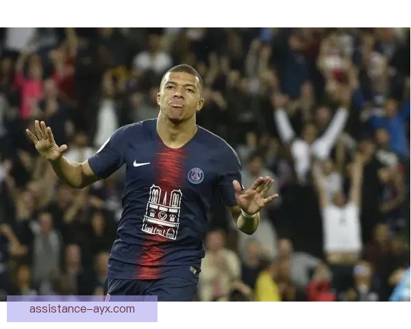 巴黎圣日耳曼逆转夺冠姆巴佩精彩表现引爆全球球迷热情