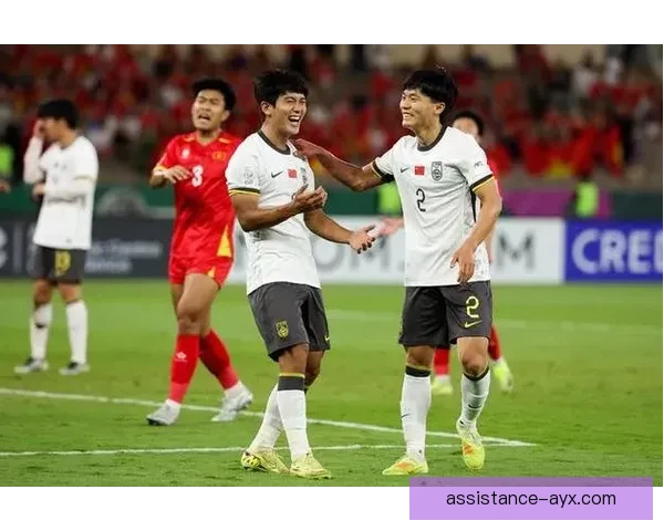 中国足球队迎战日本队，力争亚洲杯八强席位，球迷期待激烈对决